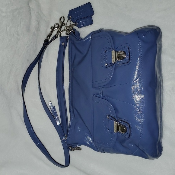 Coach Daisy Liquid Gloss Pocket Hobo Bag Pat Leather F23401 - Picture 15 of 16